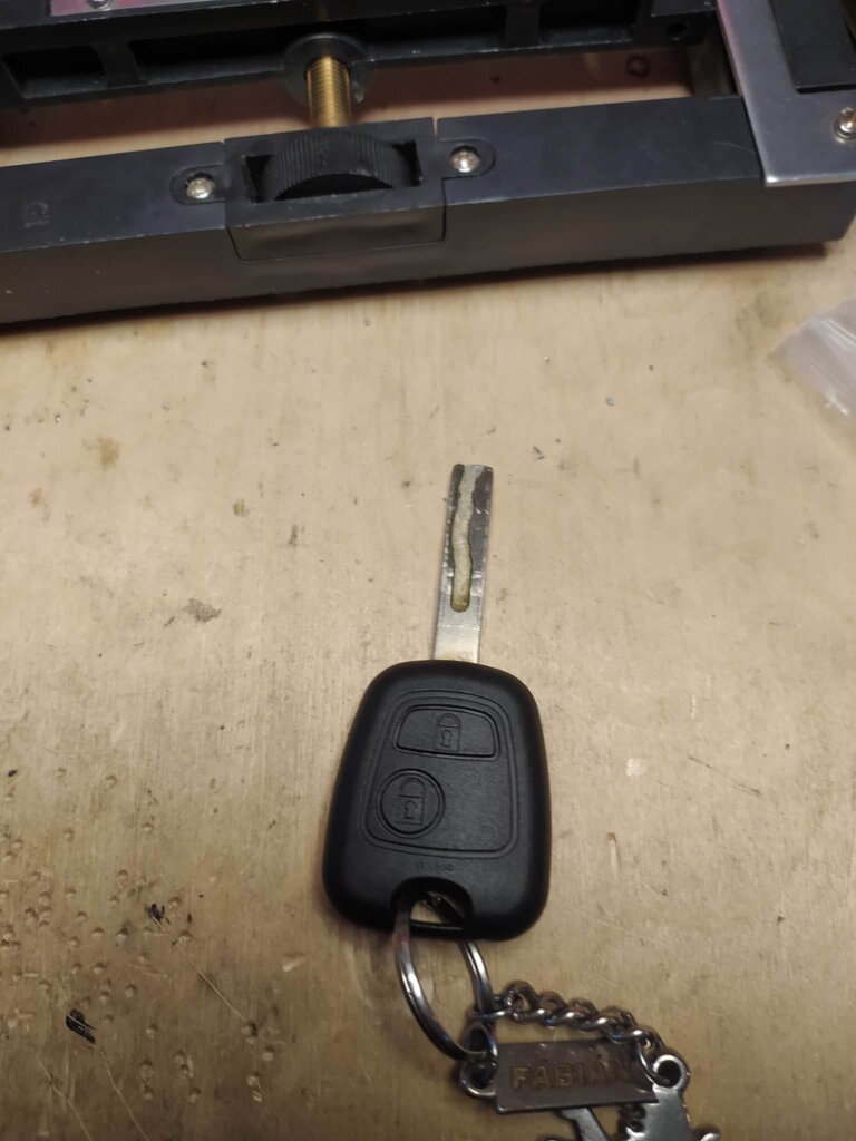Peugeot bicskakulcs ház csere